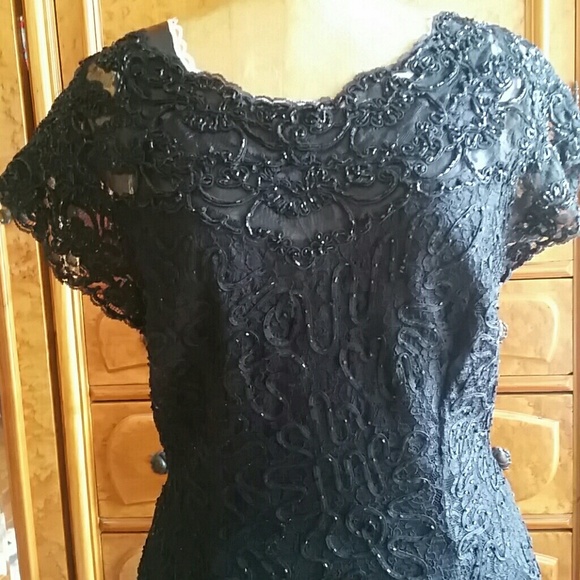 - Niemann Marcus Carmen Marc Valvo Beaded Black Dress  Host Pick - Picture 5 of 9